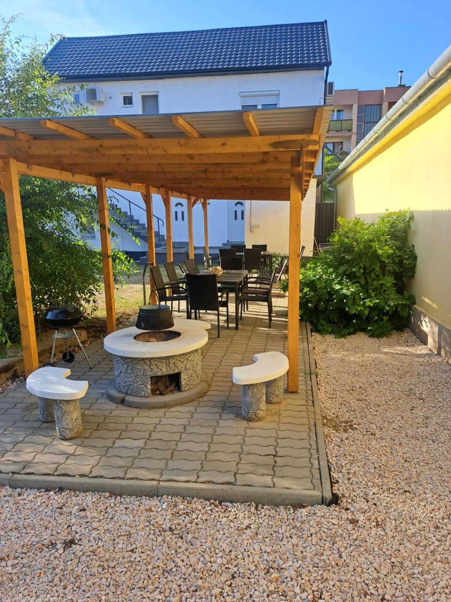 Belvarosi Lux Apartman Vasarosnameny Exterior photo